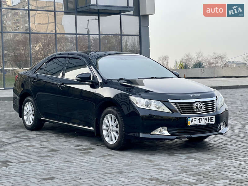 Седан Toyota Camry 2013 в Днепре