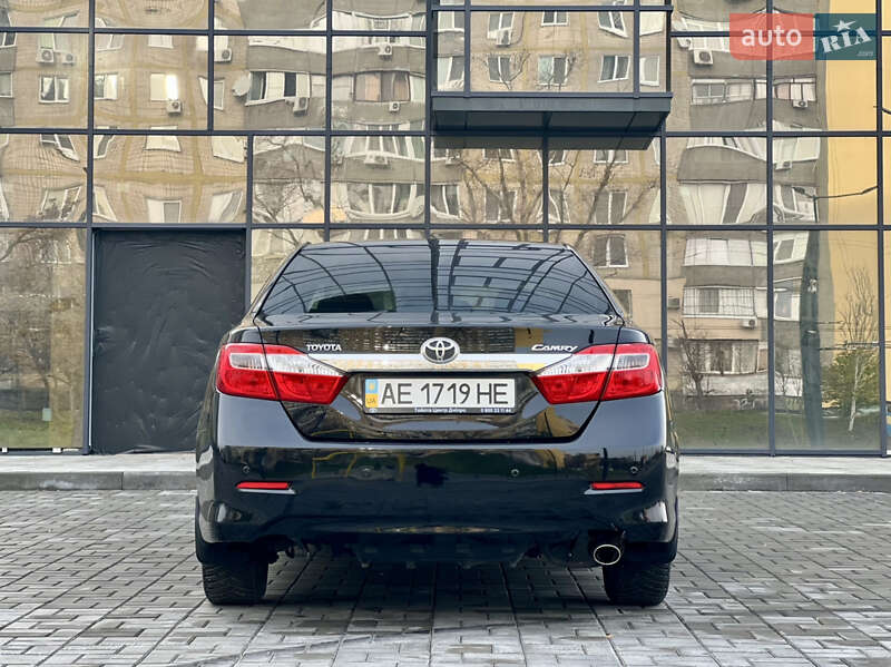 Седан Toyota Camry 2013 в Днепре