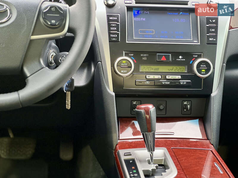 Седан Toyota Camry 2013 в Днепре
