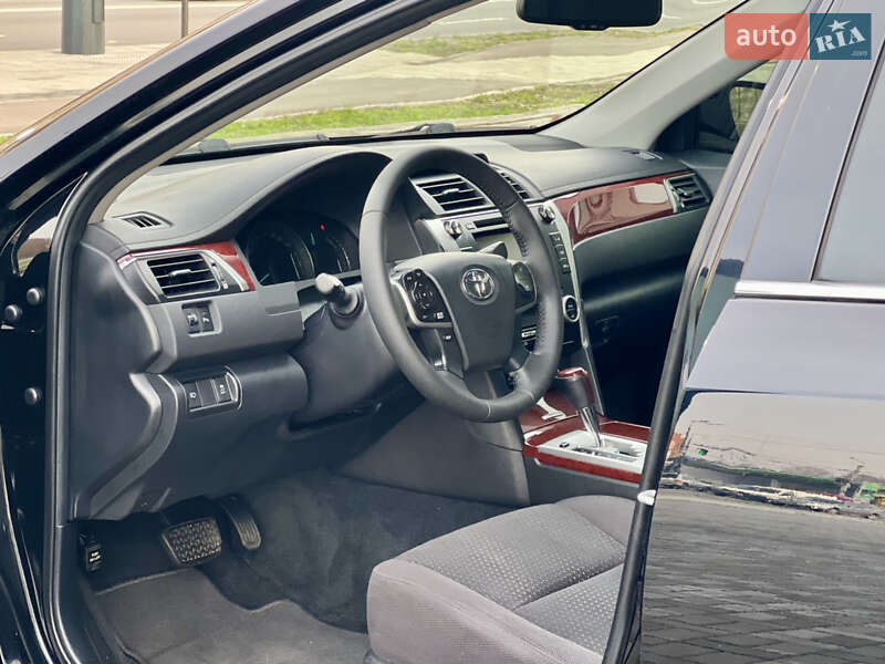 Седан Toyota Camry 2013 в Днепре