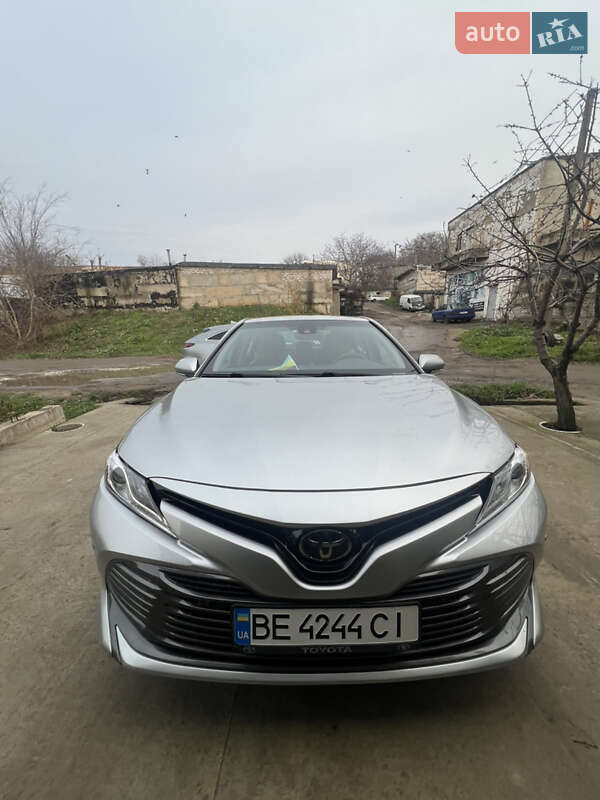 Седан Toyota Camry 2017 в Южноукраїнську