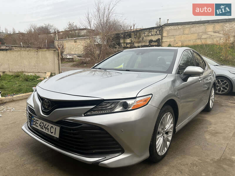 Седан Toyota Camry 2017 в Южноукраїнську