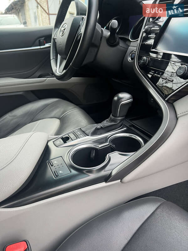 Седан Toyota Camry 2017 в Южноукраїнську