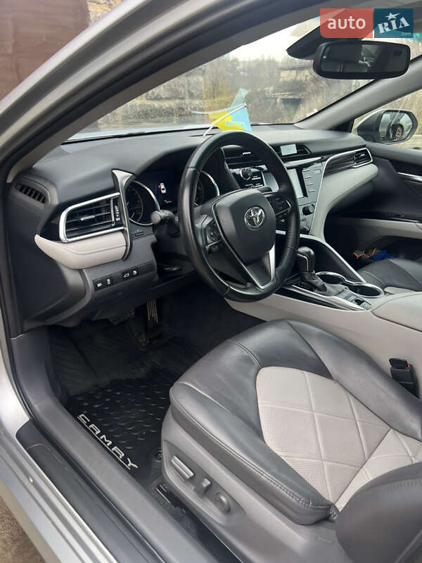 Седан Toyota Camry 2017 в Южноукраїнську