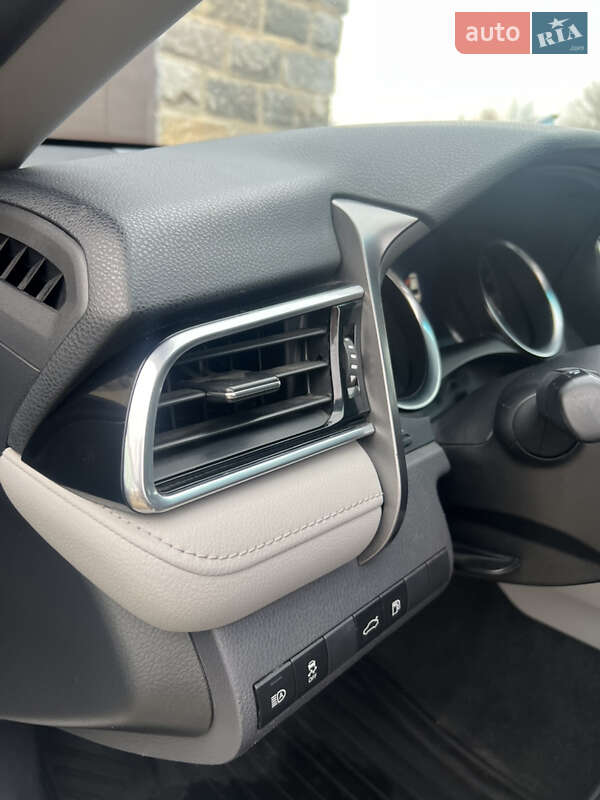 Седан Toyota Camry 2017 в Южноукраїнську