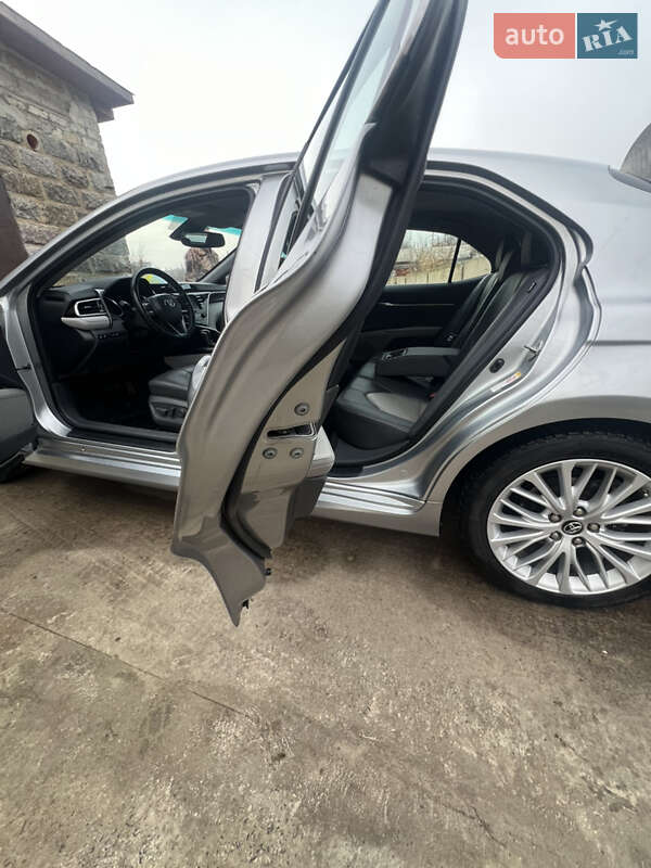 Седан Toyota Camry 2017 в Южноукраїнську