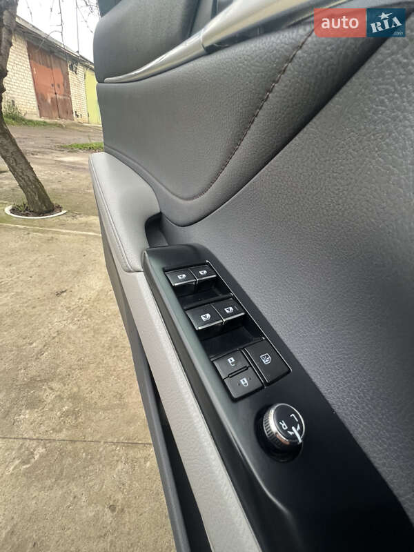 Седан Toyota Camry 2017 в Южноукраїнську