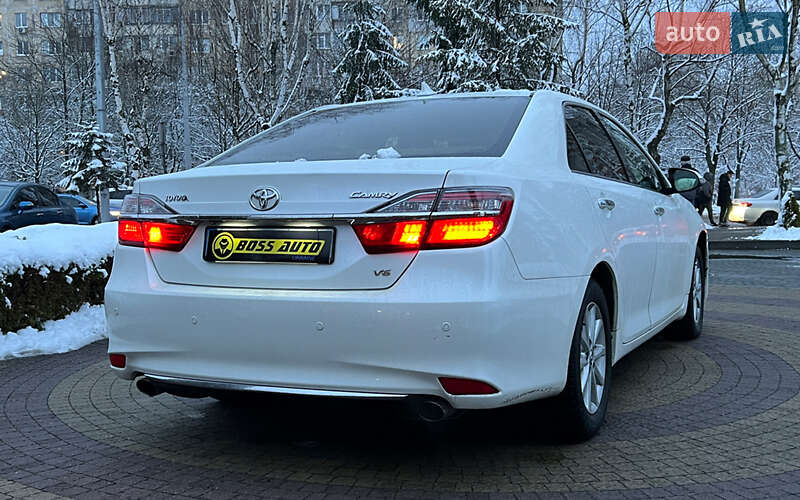 Седан Toyota Camry 2017 в Львове