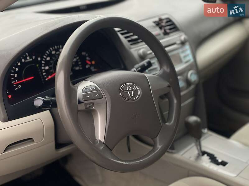 Седан Toyota Camry 2007 в Днепре