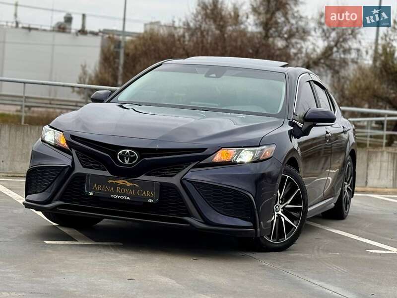 Седан Toyota Camry 2020 в Киеве