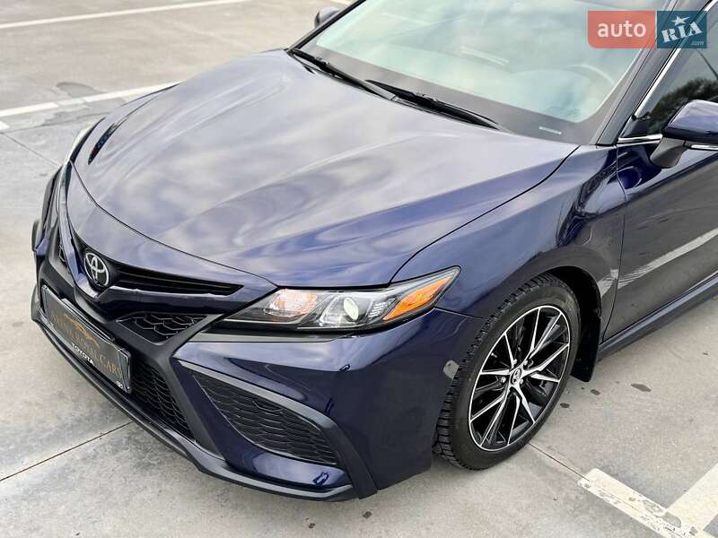 Седан Toyota Camry 2020 в Киеве