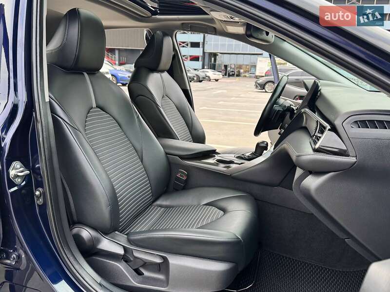 Седан Toyota Camry 2020 в Киеве