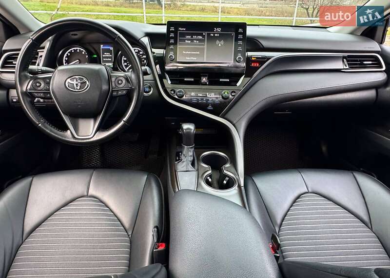 Седан Toyota Camry 2020 в Киеве