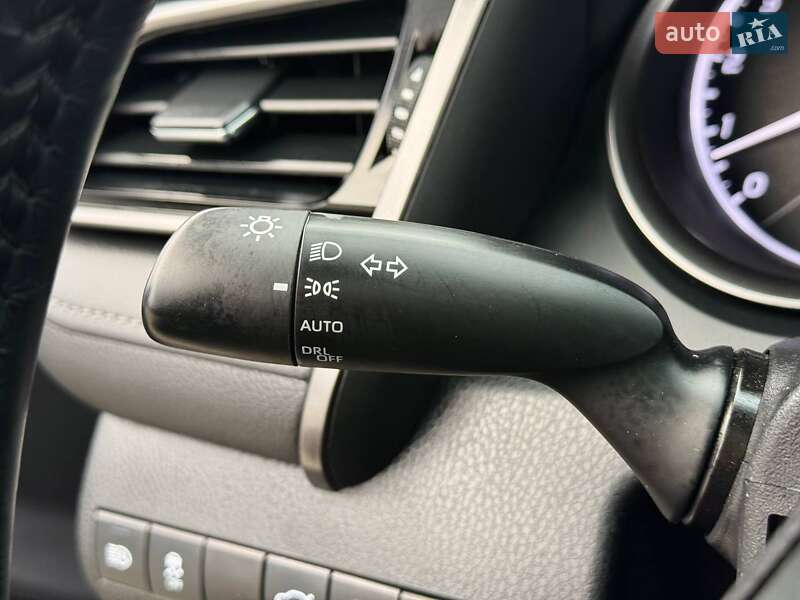 Седан Toyota Camry 2020 в Киеве