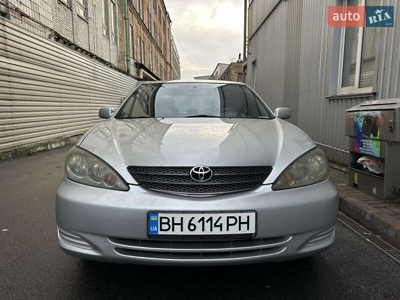 Седан Toyota Camry 2004 в Киеве