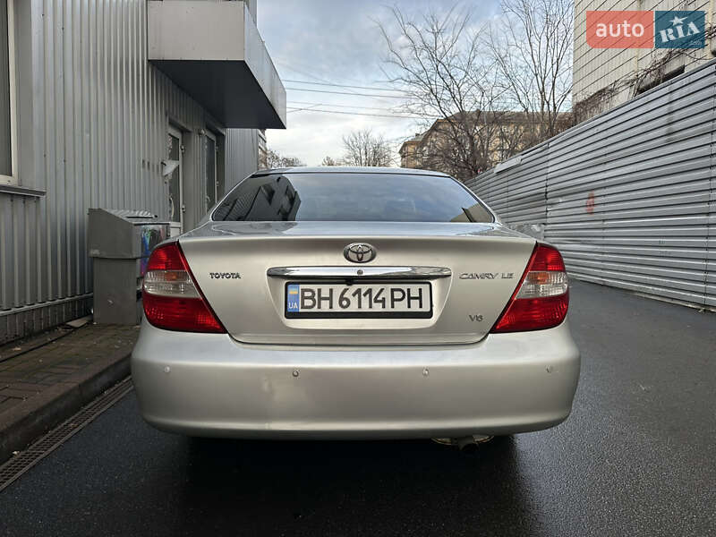 Седан Toyota Camry 2004 в Киеве