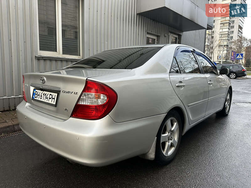 Седан Toyota Camry 2004 в Киеве