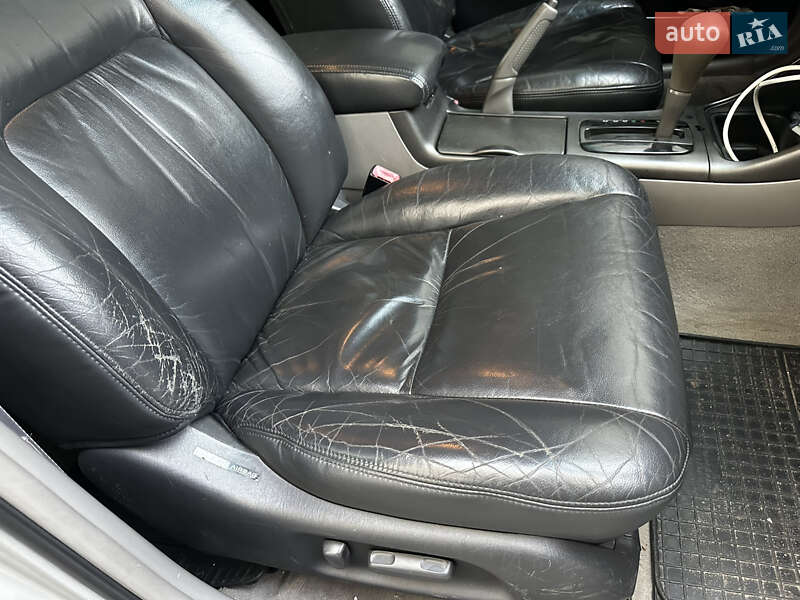 Седан Toyota Camry 2004 в Киеве