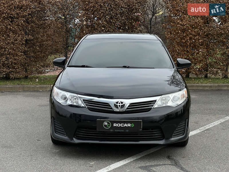 Седан Toyota Camry 2013 в Киеве