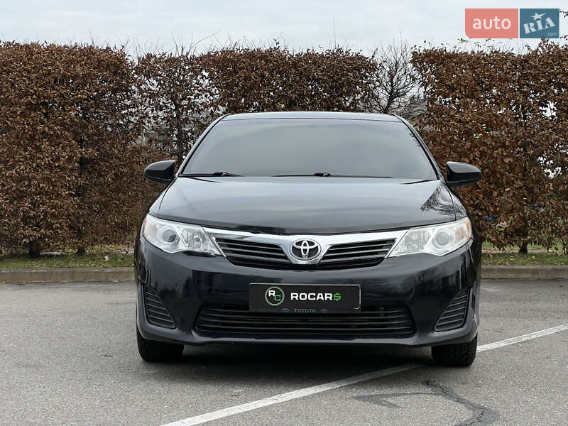 Седан Toyota Camry 2013 в Киеве
