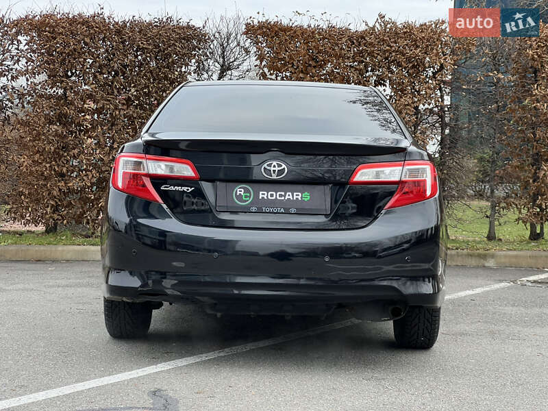Седан Toyota Camry 2013 в Киеве