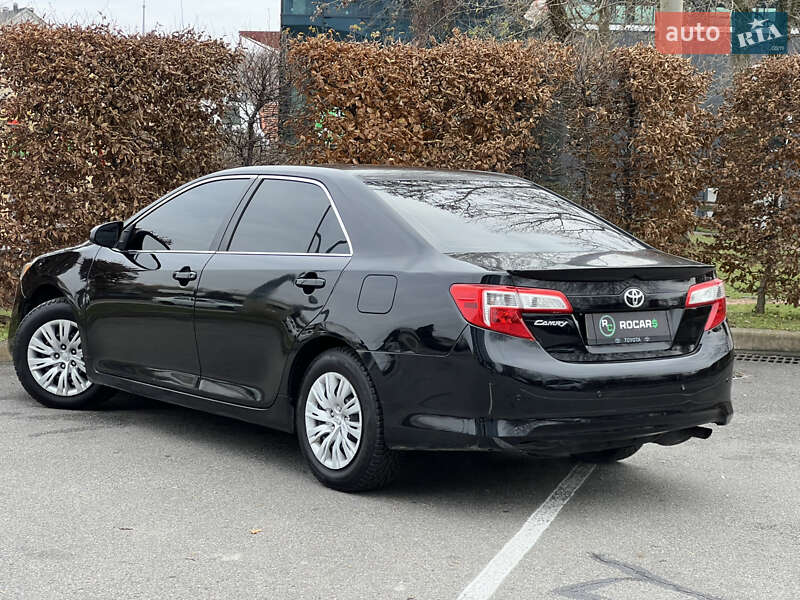 Седан Toyota Camry 2013 в Киеве