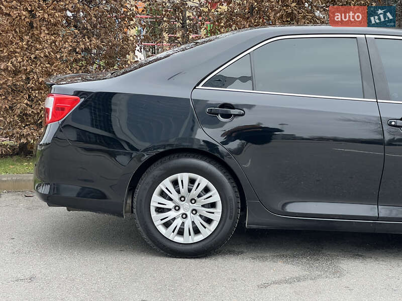Седан Toyota Camry 2013 в Киеве