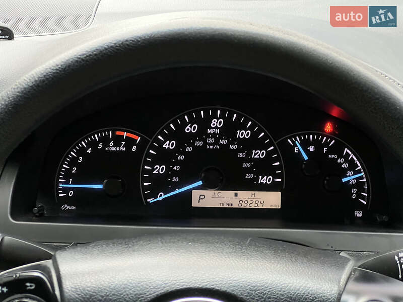 Седан Toyota Camry 2013 в Киеве