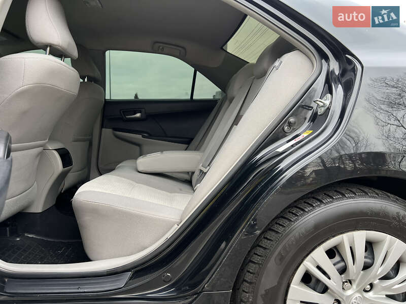 Седан Toyota Camry 2013 в Киеве