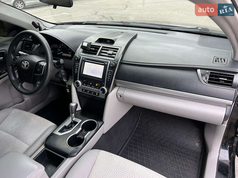 Седан Toyota Camry 2013 в Киеве
