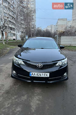 Седан Toyota Camry 2013 в Харкові