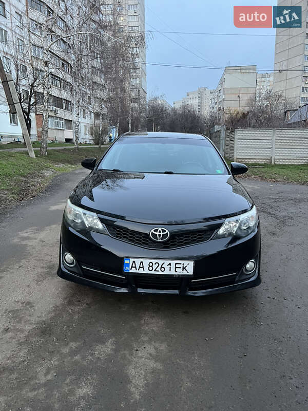 Седан Toyota Camry 2013 в Харькове
