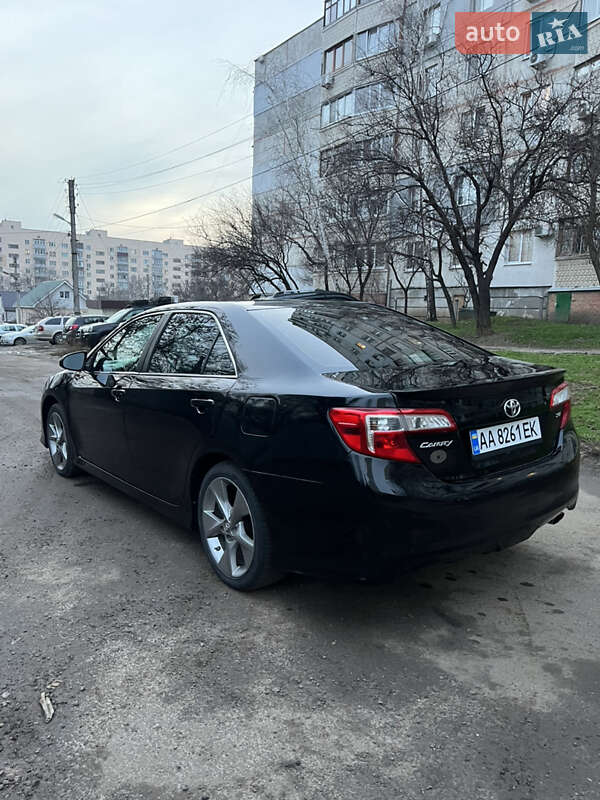 Седан Toyota Camry 2013 в Харькове