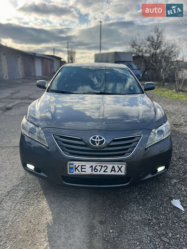 Седан Toyota Camry 2006 в Кривом Роге