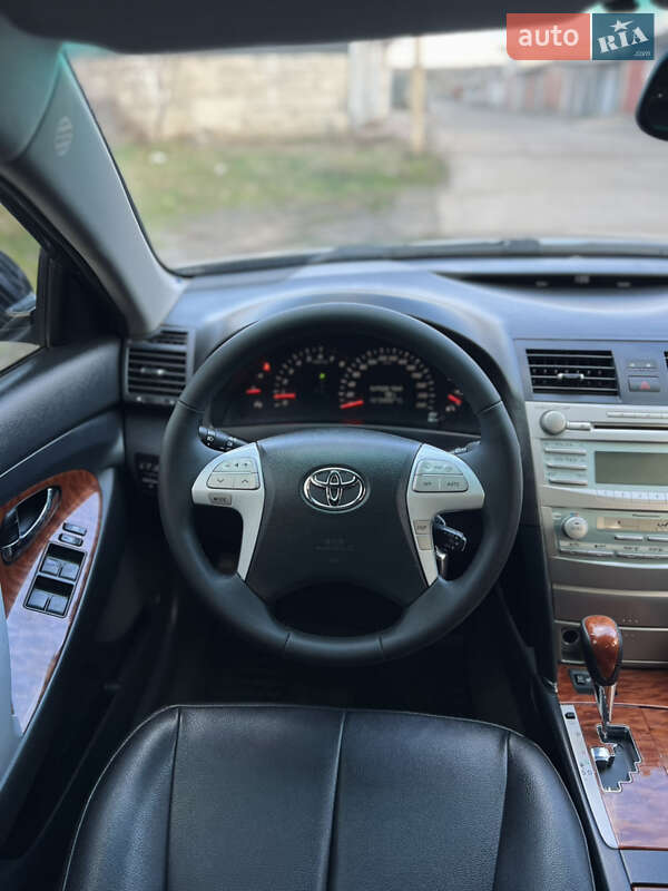Седан Toyota Camry 2006 в Кривом Роге