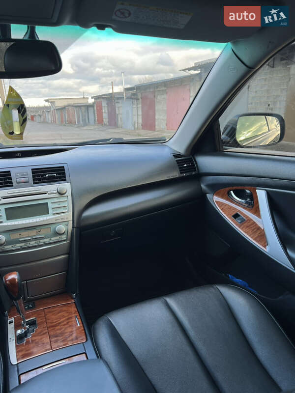 Седан Toyota Camry 2006 в Кривом Роге