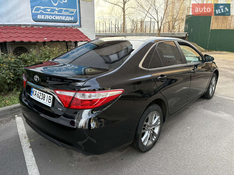 Седан Toyota Camry 2015 в Киеве