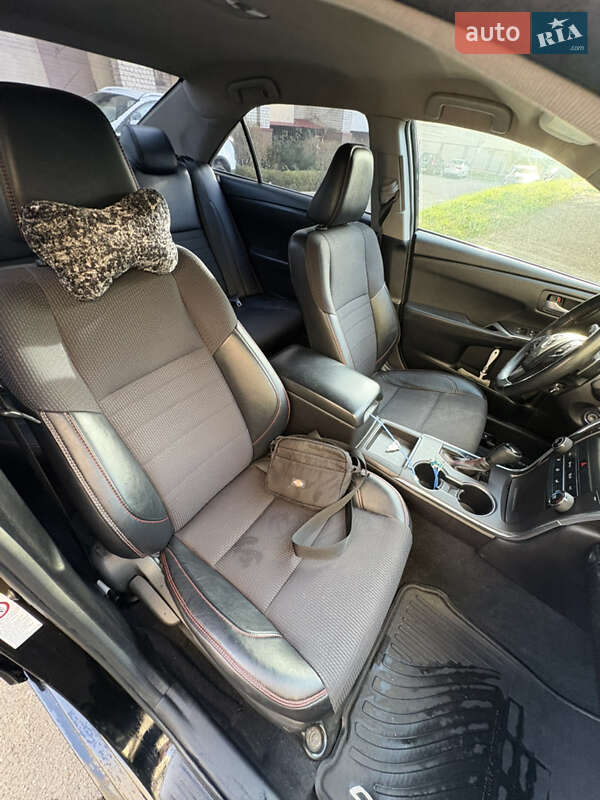 Седан Toyota Camry 2015 в Киеве