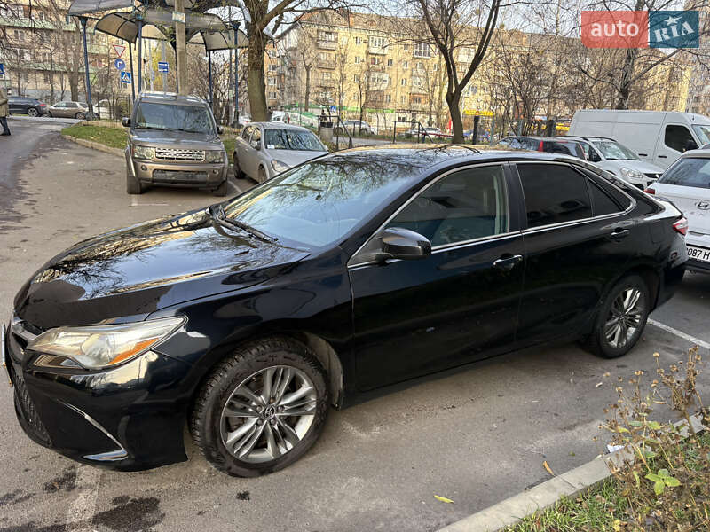 Седан Toyota Camry 2015 в Киеве