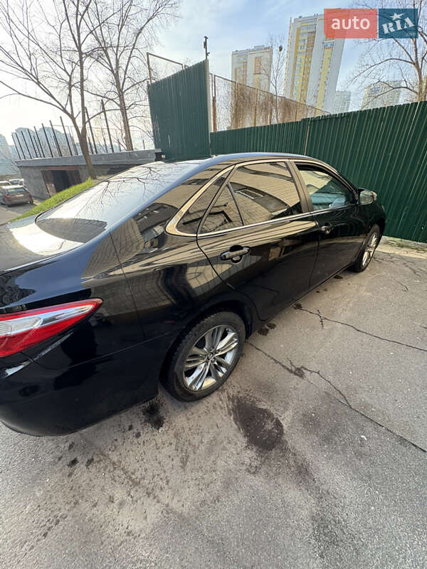 Седан Toyota Camry 2015 в Киеве
