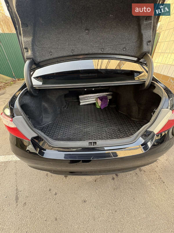 Седан Toyota Camry 2015 в Киеве