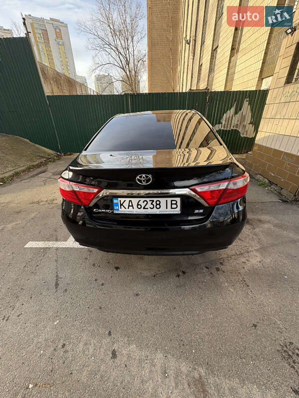 Седан Toyota Camry 2015 в Киеве
