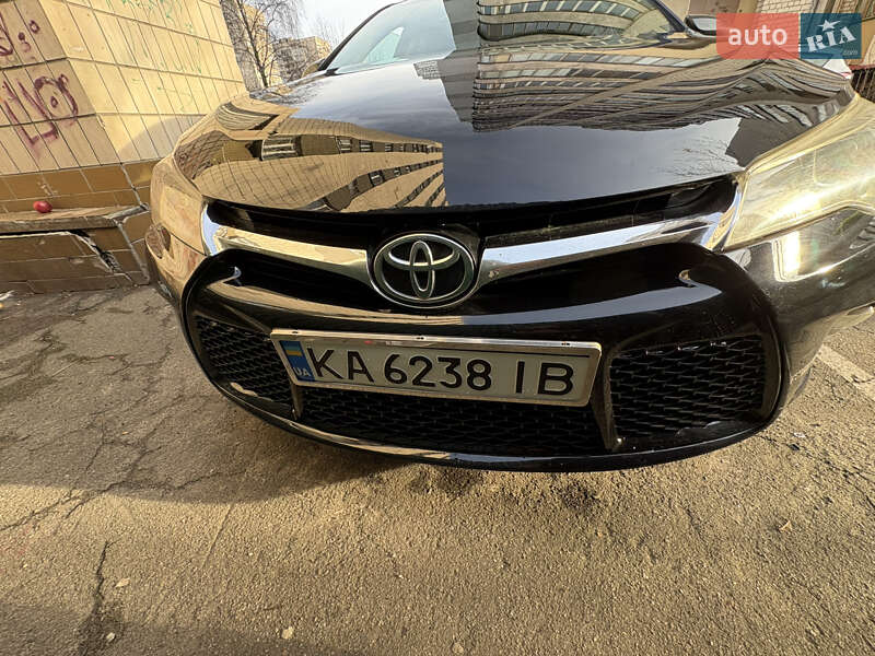 Седан Toyota Camry 2015 в Киеве