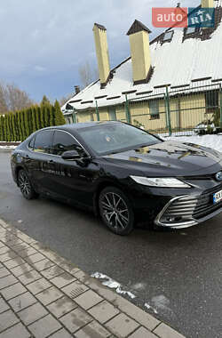 Седан Toyota Camry 2023 в Ужгороде