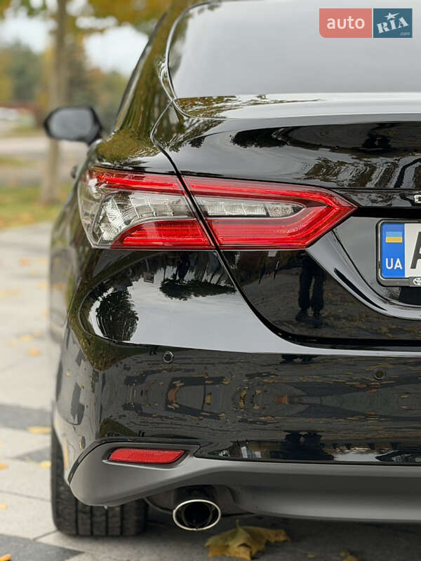 Седан Toyota Camry 2022 в Днепре