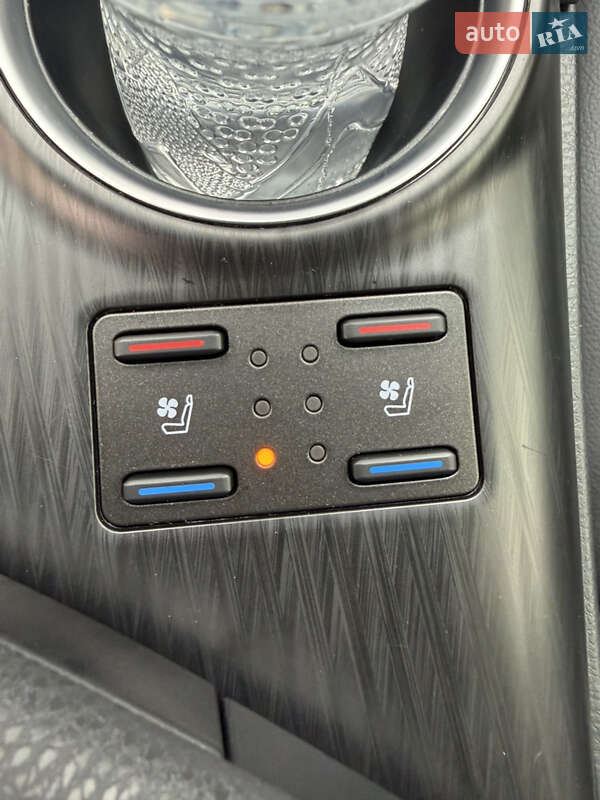 Седан Toyota Camry 2022 в Днепре