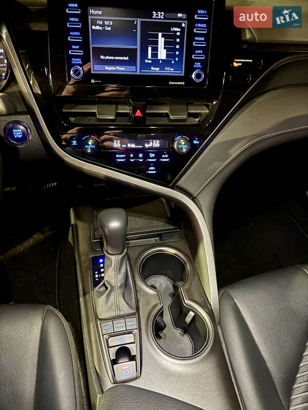 Седан Toyota Camry 2023 в Киеве