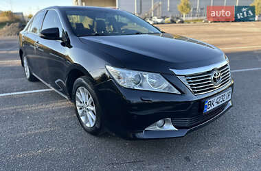 Седан Toyota Camry 2013 в Ровно