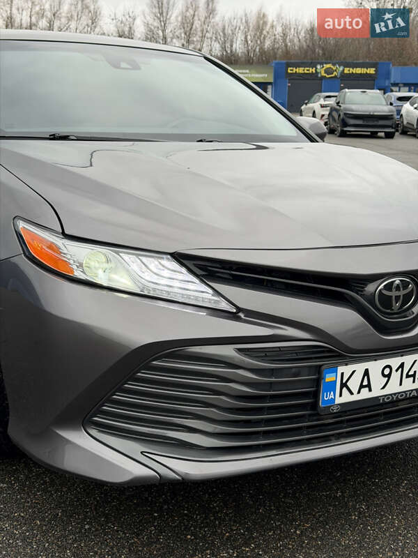 Седан Toyota Camry 2017 в Киеве