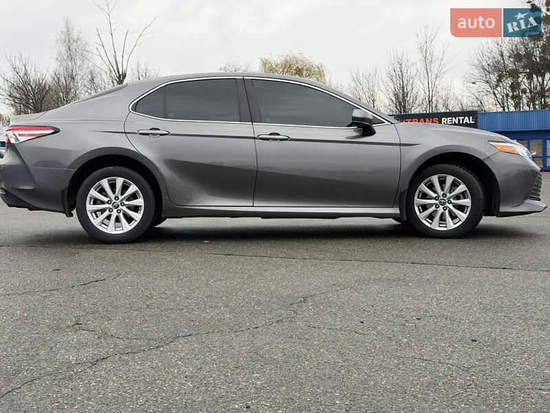 Седан Toyota Camry 2017 в Киеве